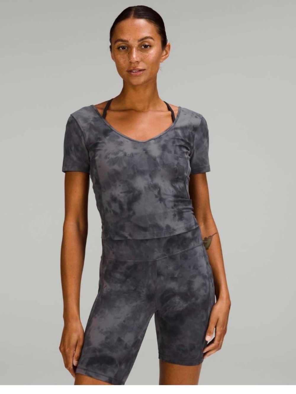 Lululemon Align T-Shirt
Diamond Dye Pitch Grey Graphite Grey